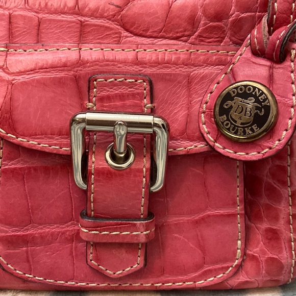 ** SALE** DOONEY & BOURKE ALLIGATOR LOOK HANDBAG - Picture 4 of 7